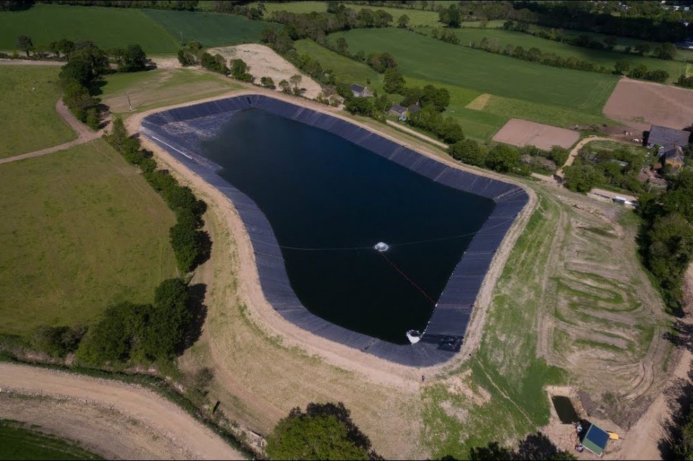 Bassin de rétention des eaux pluviales à ciel ouvert sur une parcelle en zone pavillonnaire soumis à déclaration préalable