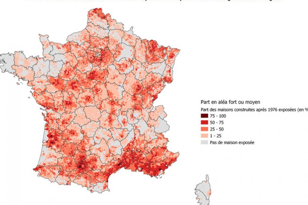 Carte de zonage du risque de retrait-gonflement des argiles consultée avant l'achat d'un terrain constructible