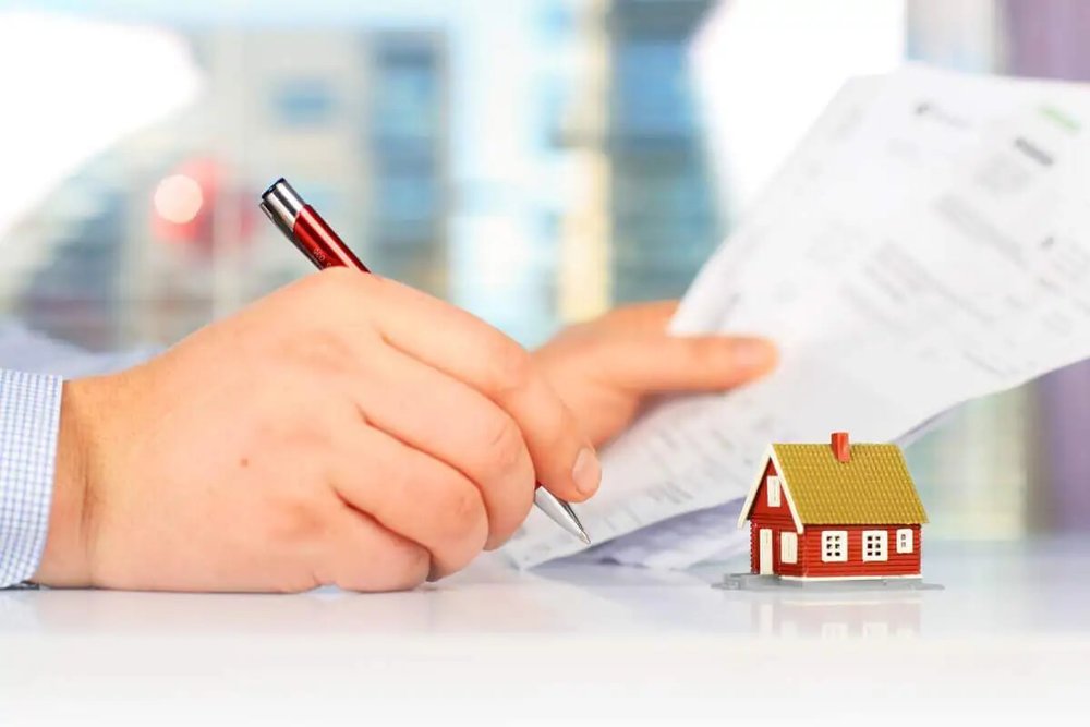 Signature d'un Contrat de Construction de Maison Individuelle entre un particulier et un constructeur