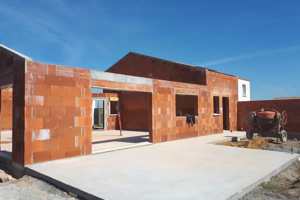 Chantier de maison individuelle suffisamment avancé pour permettre la demande d'attribution d'une adresse auprès de la mairie