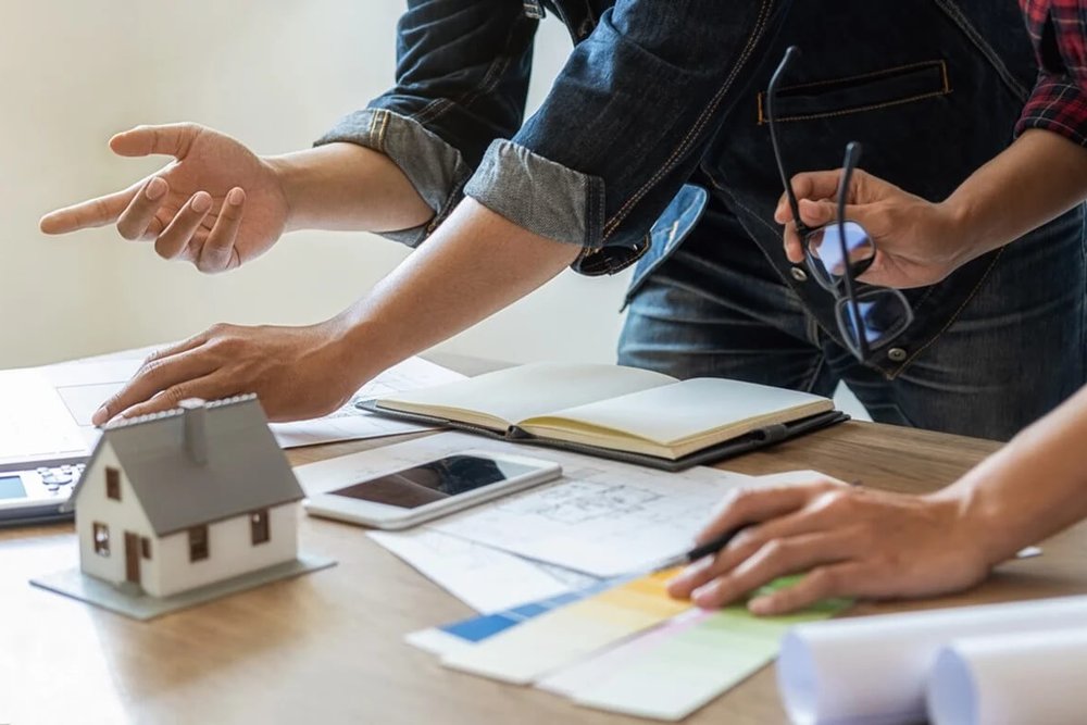 Analyse d'une décision d'urbanisme avec prescriptions reçue de la mairie pour un projet de rénovation