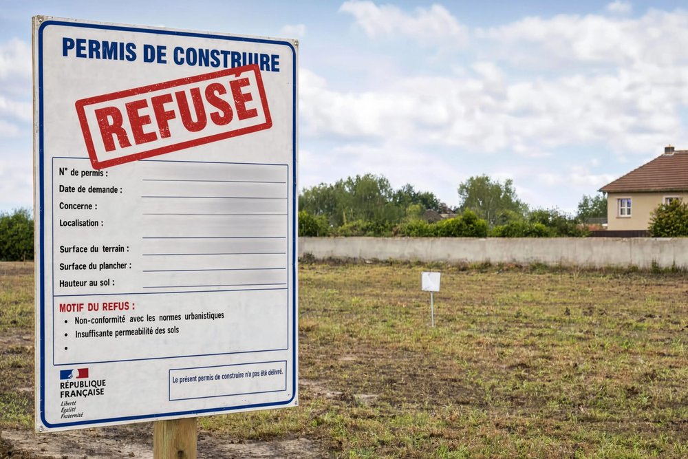 Dossier de permis de construire refusé pour cause d'erreurs dans les plans et les pièces justificatives