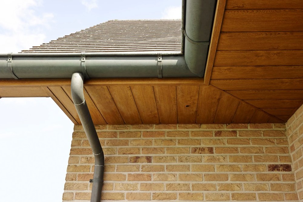 Fenêtres avec protection solaire adaptée à l'orientation pour un meilleur confort thermique