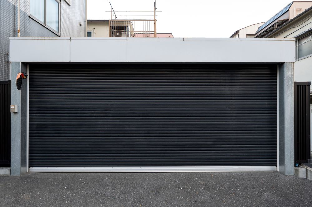 Garage fermé avec dimensions réglementaires de 2,50 m sur 5,00 m comptant comme une place de stationnement au sens du PLU