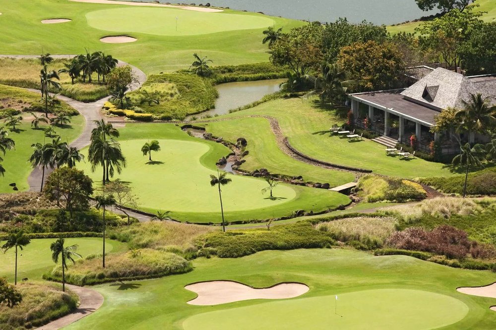 Parcours de golf aménagé avec clubhouse dans le cadre d'un permis d'aménager pour équipement sportif