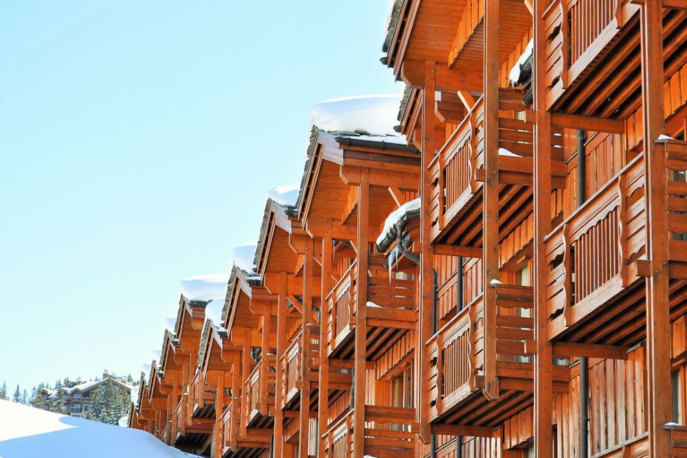 Hameau de montagne avec constructions en continuité illustrant le principe d'urbanisation de la loi Montagne