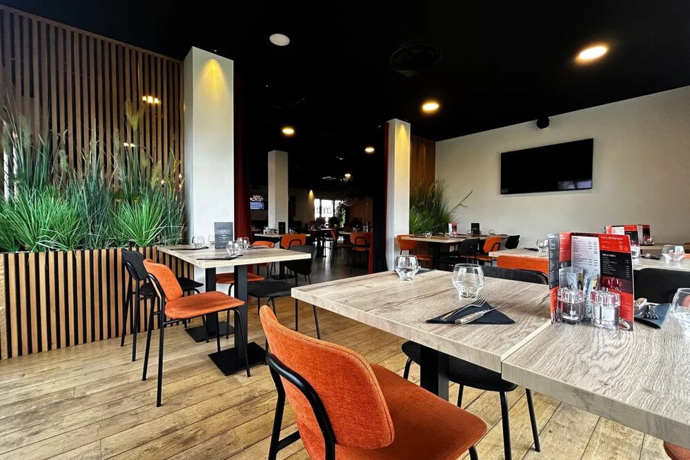 Local transformé en restaurant nécessitant une déclaration préalable pour changement de destination et modification de façade