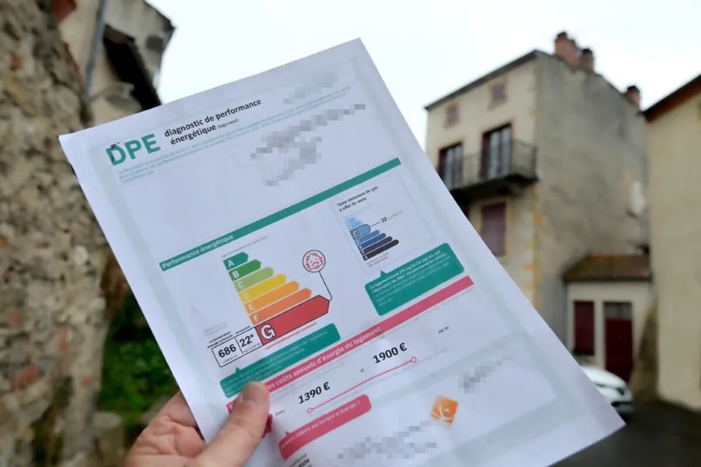 Maison ancienne classée DPE F ou G en cours de rénovation énergétique pour sortir du statut de passoire thermique