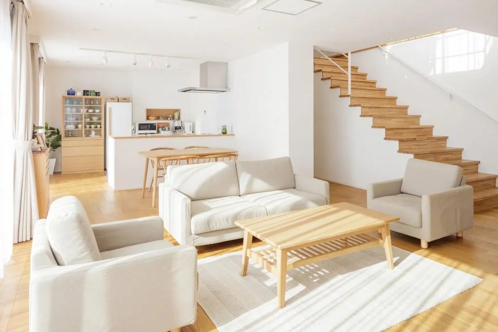 Intérieur d'un appartement meublé destiné à la location de courte durée dans une zone tendue soumise au changement d'usage