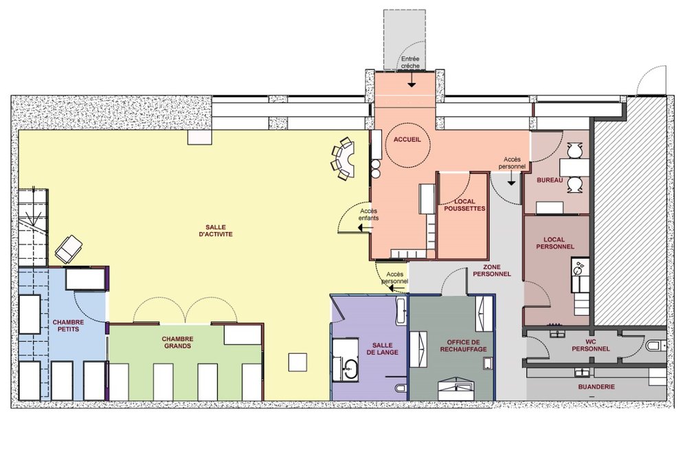 Plan d'aménagement intérieur d'une micro-crèche avec désignation des pièces et circulation PMR