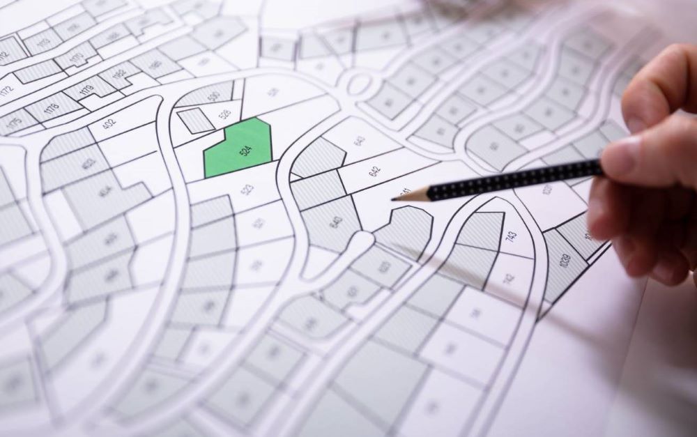 Plan cadastral mis à jour après division d'une parcelle avec attribution de nouveaux numéros par le service du cadastre
