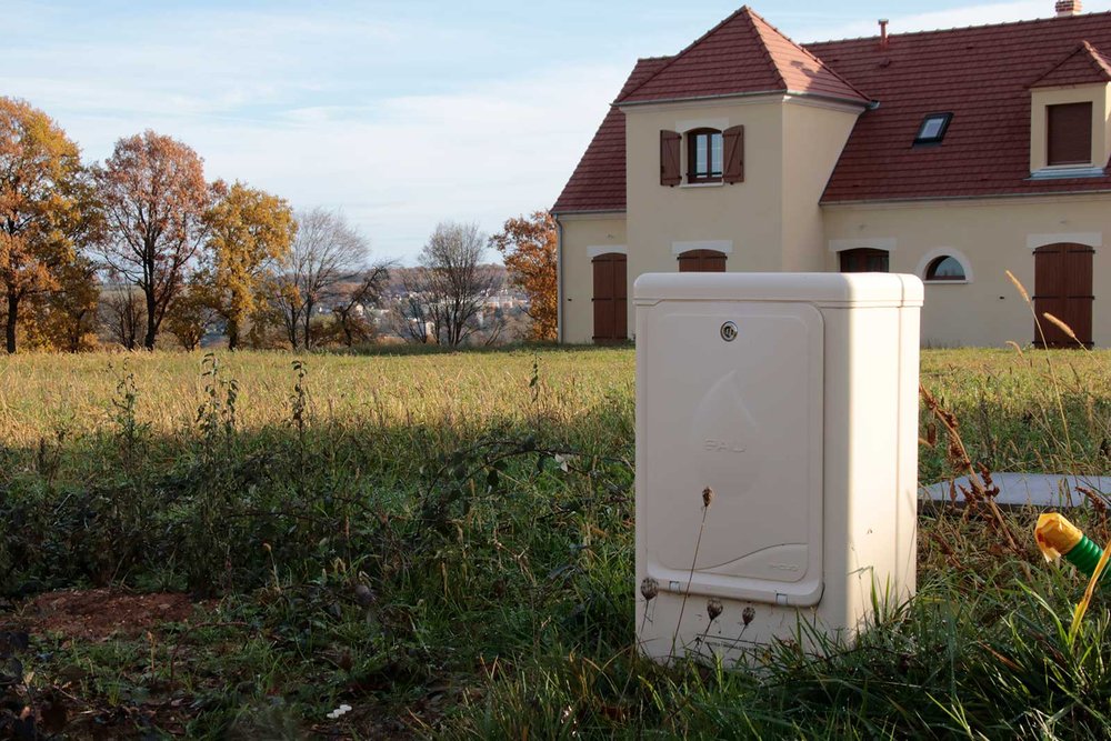 Plan de masse conforme représentant les réseaux, les accès et les aménagements extérieurs du projet