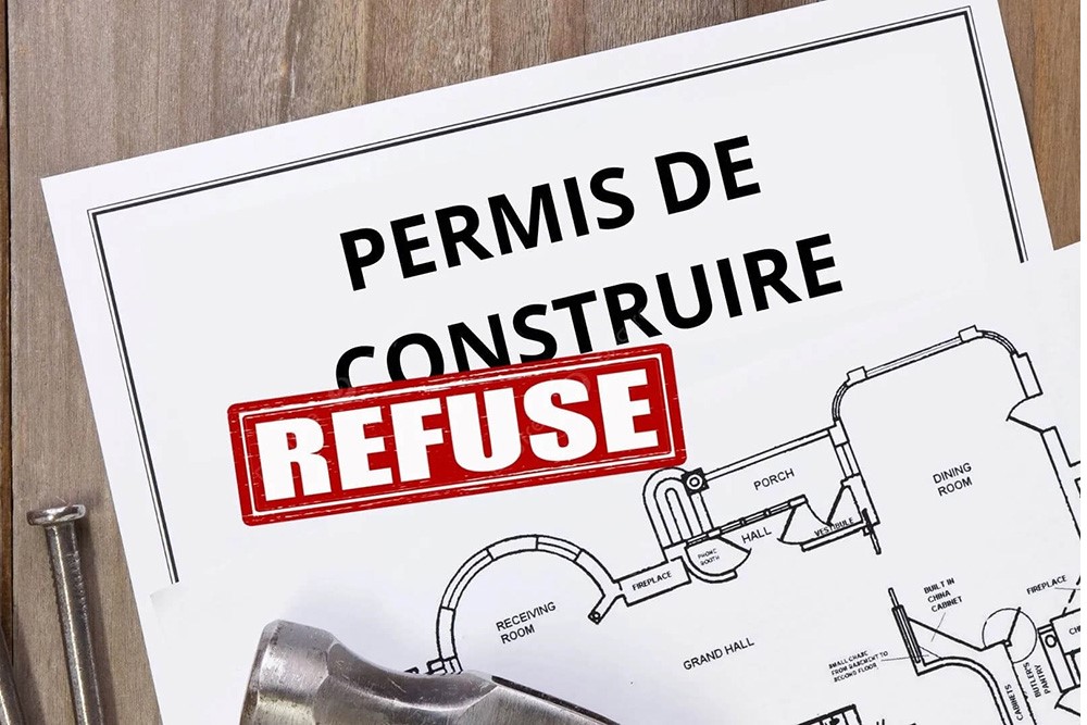 Arrêté de refus de permis de construire reçu en mairie avec recours possible