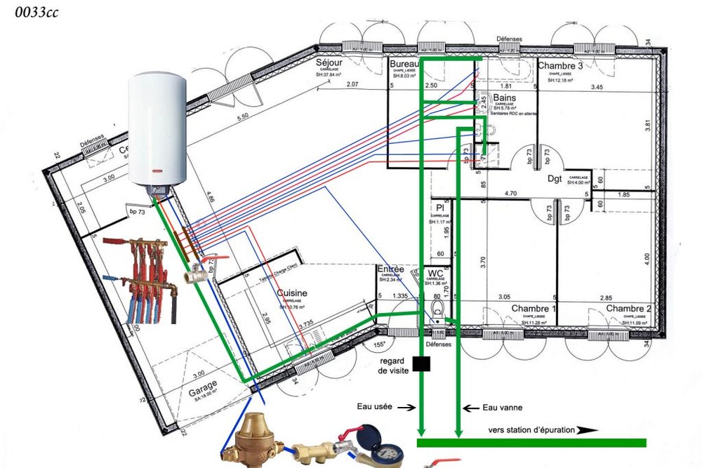 Symboles des équipements sanitaires et des réseaux techniques sur un plan de bâtiment détaillé