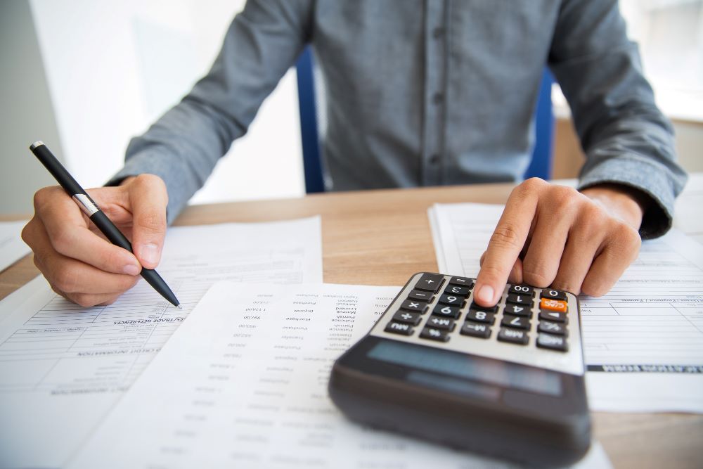 Schéma illustrant le calcul de la taxe foncière à partir de la valeur locative cadastrale et des taux communaux